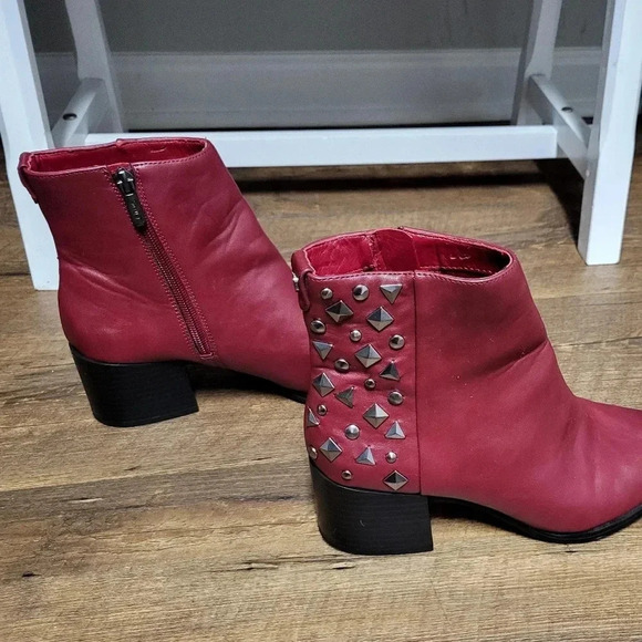 Circus by Sam Edelman Red Studded Ankle Boots Size 7 - Picture 12 of 12